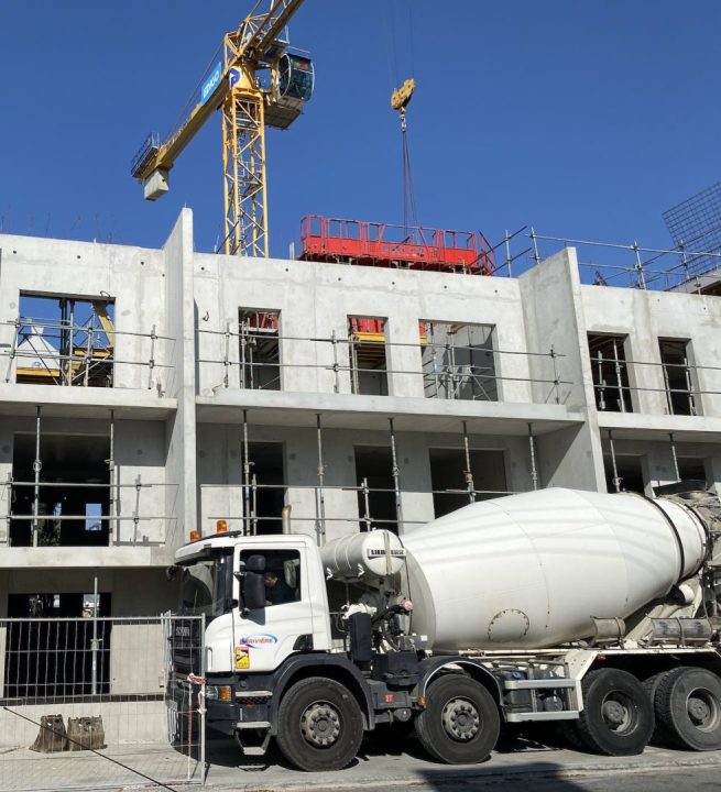 découvrez l'assurance décennale, une protection indispensable pour les professionnels du bâtiment. garantissez la qualité de vos ouvrages et sécurisez vos projets avec une couverture contre les vices cachés et malfaçons durant dix ans.