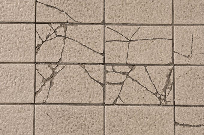 découvrez des astuces et conseils pour réparer un carrelage fissuré afin de redonner une nouvelle vie à vos sols et surfaces. apprenez à identifier les causes des fissures et les solutions adaptées pour un résultat durable.