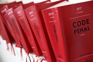 découvrez le code civil, fondement du droit civil en france, régissant les relations entre les individus, la propriété et les contrats. une ressource essentielle pour comprendre les règles juridiques et les droits de chacun.